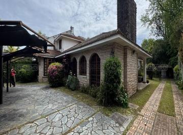 Casa · 390m² · 6 Ambientes · 7 Cocheras · Casa Chalet en Venta en San Isidro, G. B. a. Zona Norte, Argentina