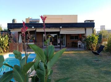 Casa · 156m² · 4 Ambientes · 1 Cochera · 200 m² Cubiertos y 600 m² de Jardín Para Disfrutar a Pleno!