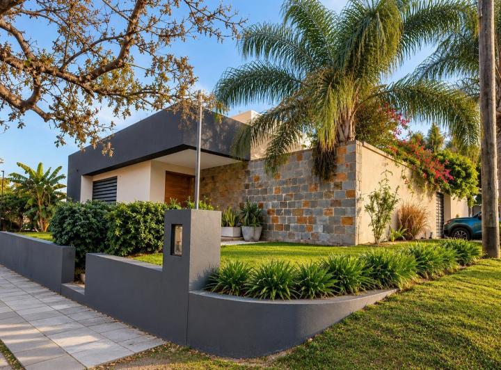Casa · 220m² · 5 Ambientes · 2 Cocheras