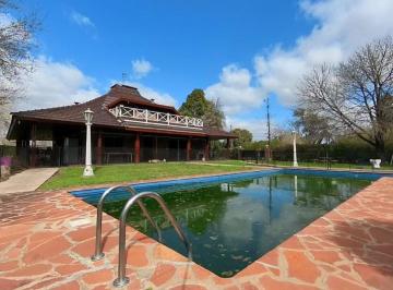 TORTUGUITAS 3.jpeg · Casa Quinta de 7 Ambientes con Pileta y Quincho en Tortuguitas