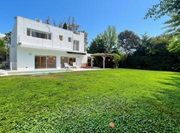 Casa · 200m² · 5 Ambientes · 4 Cocheras · Alquiler Casa 5 Ambientes con Piscina Barrio Privado
