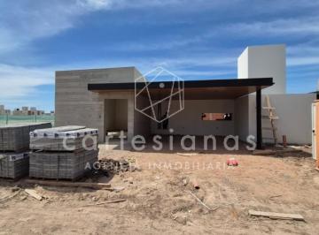 Casa · 196m² · 6 Ambientes · 2 Cocheras · Casa en Planta Baja de 3 Dorm.. Nobu/docta.