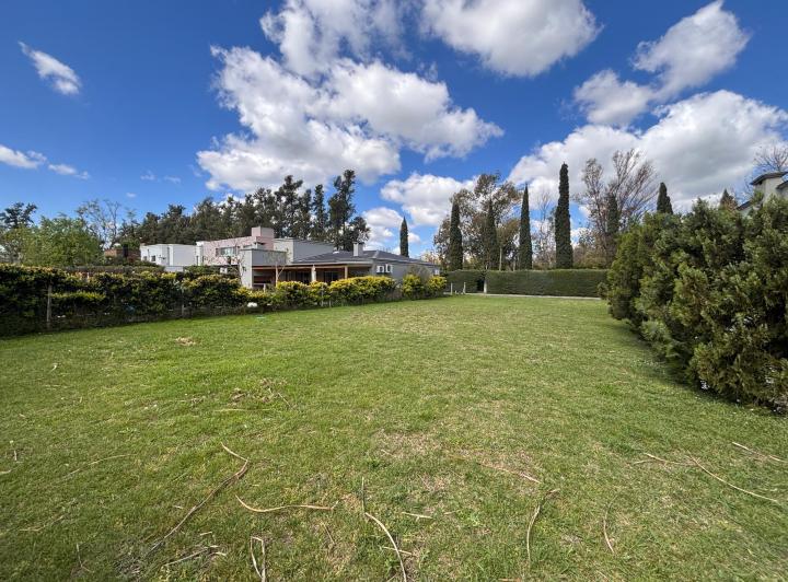 Terreno · 648m²