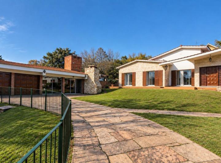 Casa · 368m² · 6 Ambientes · 2 Cocheras