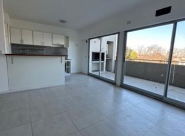Departamento · 91m² · 3 Ambientes · 1 Cochera · Alquiler Duplex 3 Amb. C/balcóntza Beccar Central.