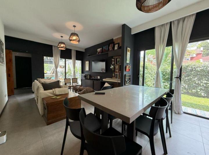 Casa · 92m² · 3 Ambientes · 2 Cocheras