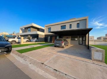 Casa de 7 ambientes, · Venta. Docta. Casa, Dos Plantas 5 Habitaciones.
