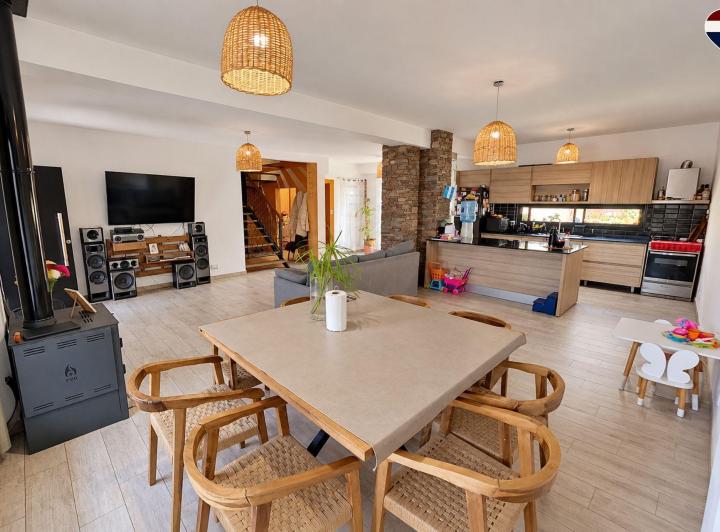 Casa · 140m² · 3 Ambientes · 1 Cochera