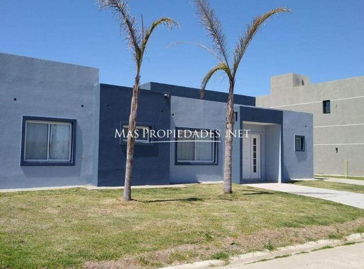Casa · 108m² · 4 Ambientes · 3 Cocheras