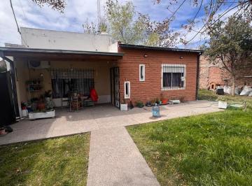 Casa · 3 Ambientes · 1 Cochera · Casa en Villa Regina