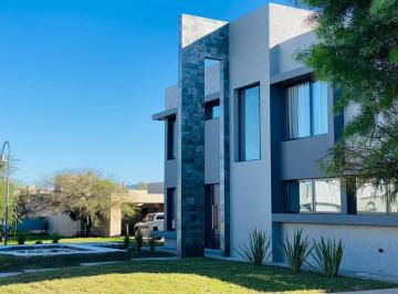 Casa · 150m² · 5 Ambientes · 1 Cochera · Casa a Estrenar en Las Cañitas Malagueño