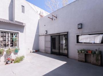 Casa · 160m² · 3 Ambientes · 1 Cochera · Venta Casa 3 Amb Cochera Patio Quincho Lanus