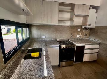 Casa · 122m² · 5 Ambientes · 1 Cochera · Duplex en Alquiler en Housing de Miradores, 3 Dorm.