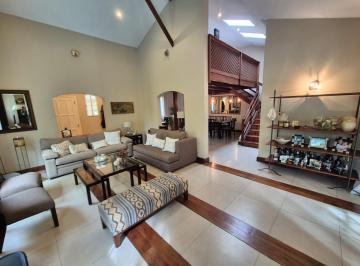 Casa · 265m² · 7 Ambientes · 1 Cochera · Casa en Venta 4 Dorm. Punta Chica
