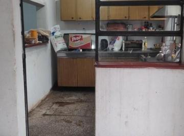 Casa · 170m² · 2 Dormitorios · 1 Cochera · Casa en Venta a Reciclar. 2 Dorm. B° Mariano Moreno. C/escritura!