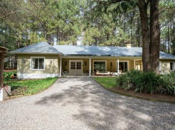 Casa · 130m² · 4 Ambientes · 1 Cochera · Casa en Venta en El Club de Campo El Faro