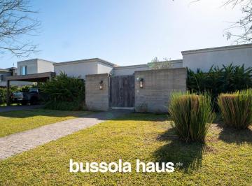 Casa · 180m² · 4 Ambientes · 6 Cocheras · Casa en Alquiler Anual en Una Planta Al Lago Central en Muelles Puertos Escobar