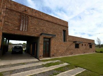 Casa de 10 ambientes, Unquillo · Venta Exclusiva Propiedad en La Pampeana 3 Dorm. + Escritorio (Ruta E53, Km 10)