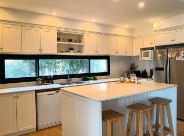 Casa · 1000m² · 5 Ambientes · 2 Cocheras · Casa en Fincas del Alba