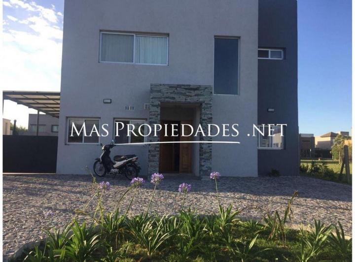 Casa · 170m² · 5 Ambientes · 6 Cocheras