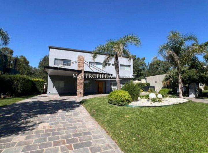 Casa · 349m² · 7 Ambientes · 6 Cocheras