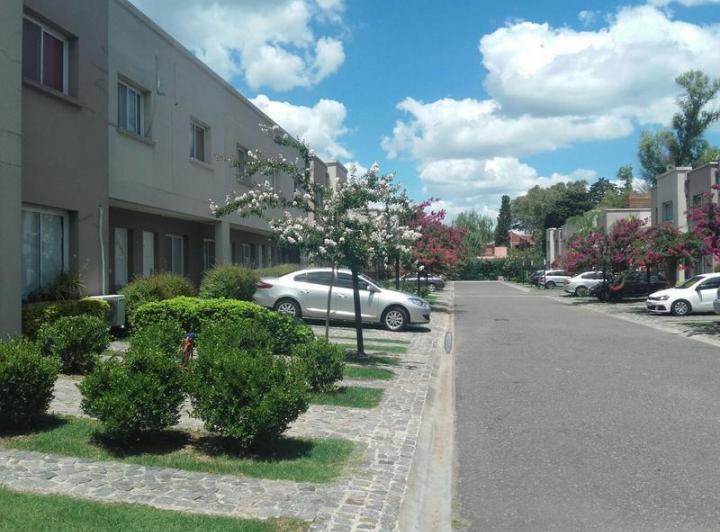Casa · 80m² · 3 Ambientes · 1 Cochera