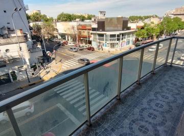Departamento de 2 ambientes, Flores · Excelente Depto de 2 Ambientes Al Frente! Balcon Corrido. Apto Profesional! Solo 8 Años.