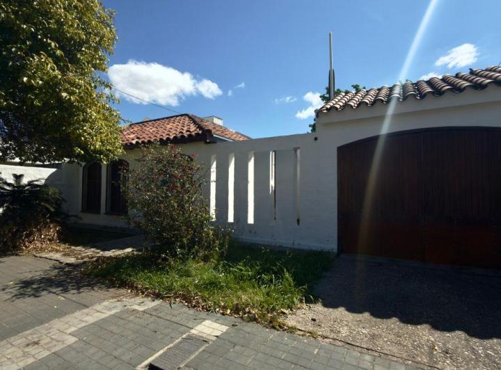 Casa · 179m² · 8 Ambientes · 2 Cocheras