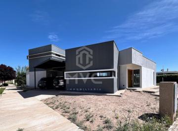 Casa · 182m² · 5 Ambientes · Se Vende Casa a Estrenar, B° Privado El Carrascal, Maipu. Mza