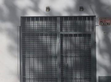 Local comercial de 1 ambiente, Floresta · Local a La Calle 3,8 m de Frente, con Entrepiso, Persiana con Puerta