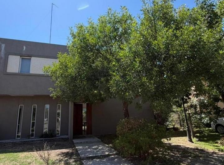 Casa · 400ha · 4 Ambientes · 1 Cochera