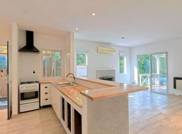 Casa · 110m² · 4 Ambientes · 2 Cocheras · Casa Alquiler Anual en Tigre Barrio Jacaranda