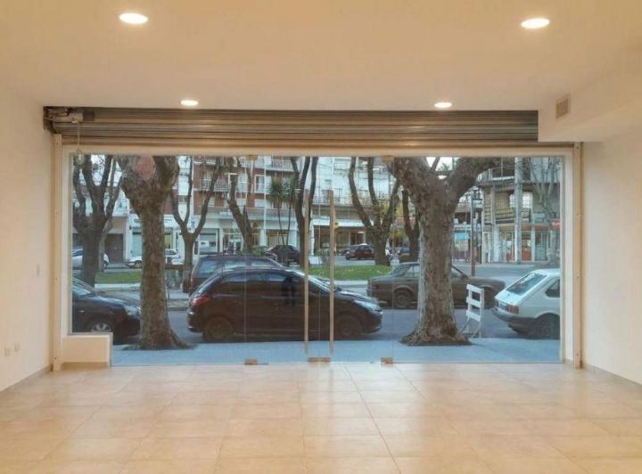 Local comercial · 180m²