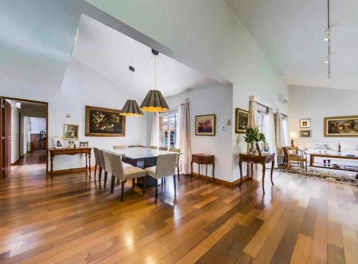 Casa · 270m² · 6 Ambientes · 1 Cochera
