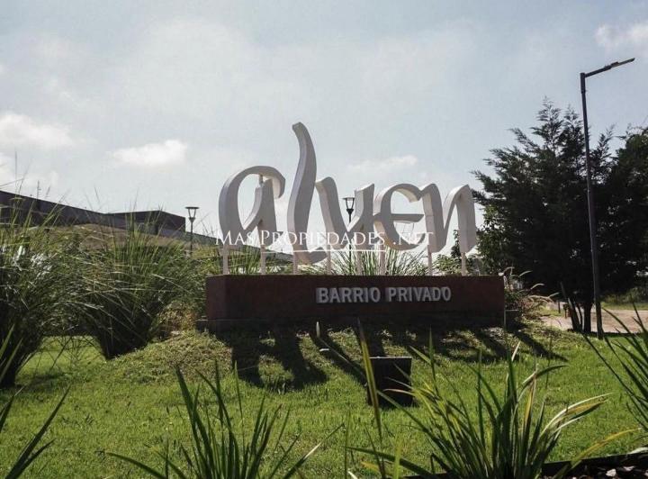 Terreno · 735m²