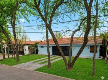 Casa · 270m² · 4 Ambientes · 2 Cocheras · Casa en Venta Huerto del Sol