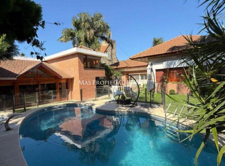Casa · 430m² · 4 Ambientes · 2 Cocheras
