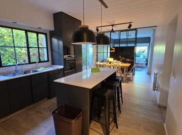 Casa · 250m² · 5 Ambientes · Casa en Alq. Temporario en Santa Barbara, Tigre, G. B. a. Zona Norte