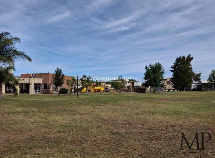 Terreno · 708m²