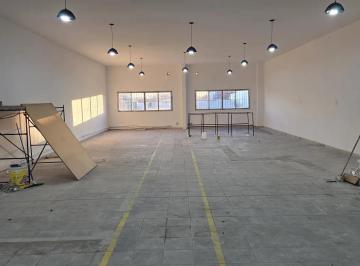 Local comercial · 320m² · 2 Ambientes · Alquiler Local Comercial de 340 m² en Nueva Pompeya