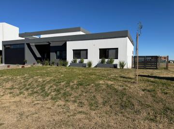 Casa · 238m² · 6 Ambientes · 4 Cocheras · Casa en Venta a Laguna 6 Ambientes, Principado San Vicente