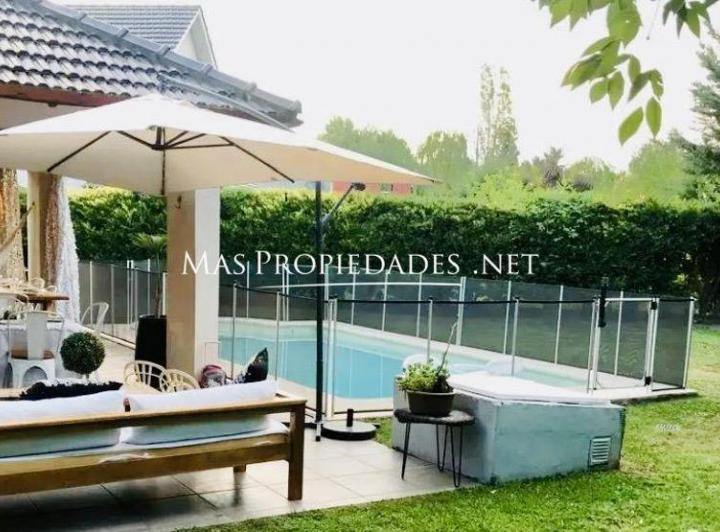 Casa · 330m² · 5 Ambientes · 1 Cochera