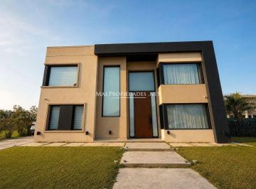 Casa de 5 ambientes, Esteban Echeverría · Venta Casa en Lagos de Canning 3 Dorm.
