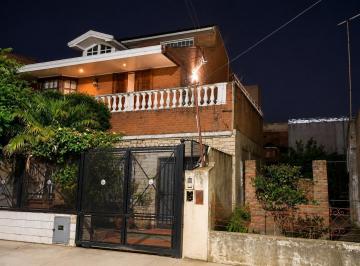 Frente · Casa en Lanús