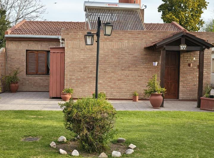 Casa · 99m² · 5 Ambientes · 3 Cocheras