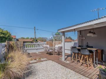 Casa · 127m² · 4 Ambientes · 2 Cocheras · Venta de Casa 4 Ambientes en 2 Plantas C/patio, Quincho y Terraza en San Isidro G. B. a.