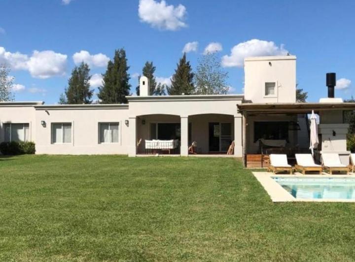 Casa · 185m² · 6 Ambientes