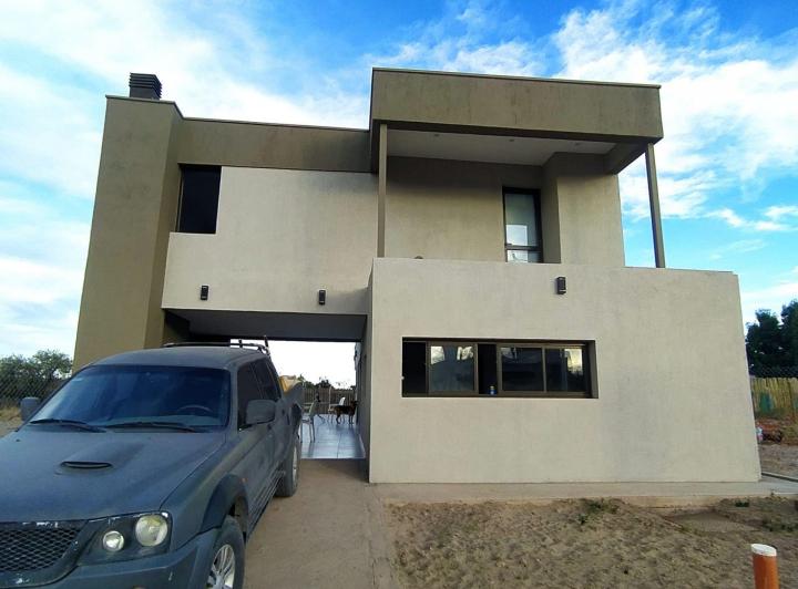 Casa · 155m² · 5 Ambientes · 2 Cocheras