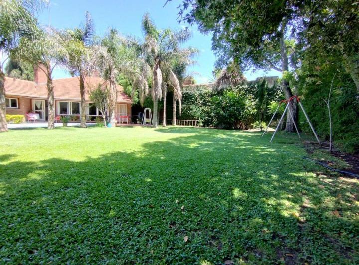 Casa · 346m² · 7 Ambientes · 4 Cocheras