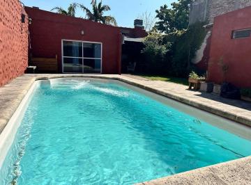 Casa · 160m² · 4 Ambientes · 1 Cochera · Casa 5 Amb en Venta con Pileta Lomas de Zamora